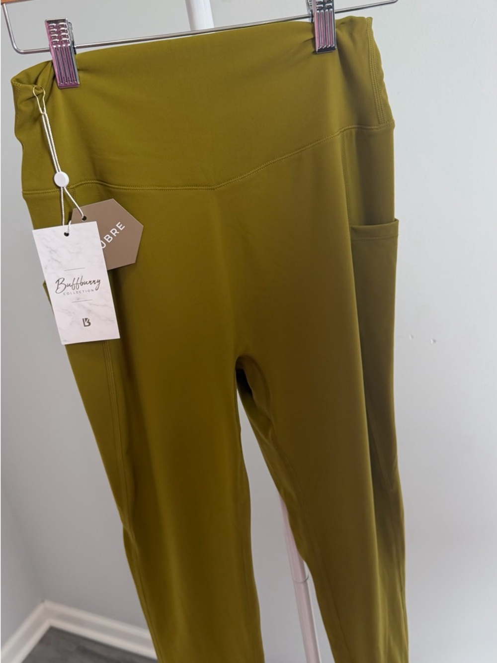 BuffBunny Olive High-Waist Leggings with Side Pocket